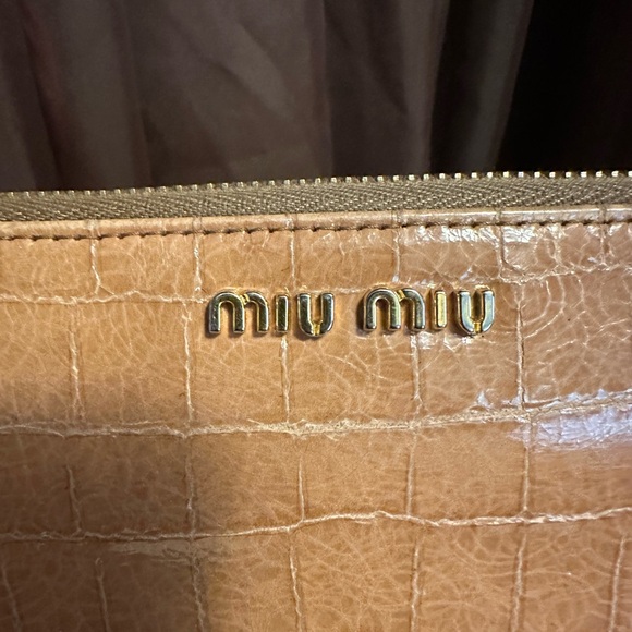 Mui Mui wallet with box. Wallet is in excellent condition. Box has couple stains - Picture 11 of 11